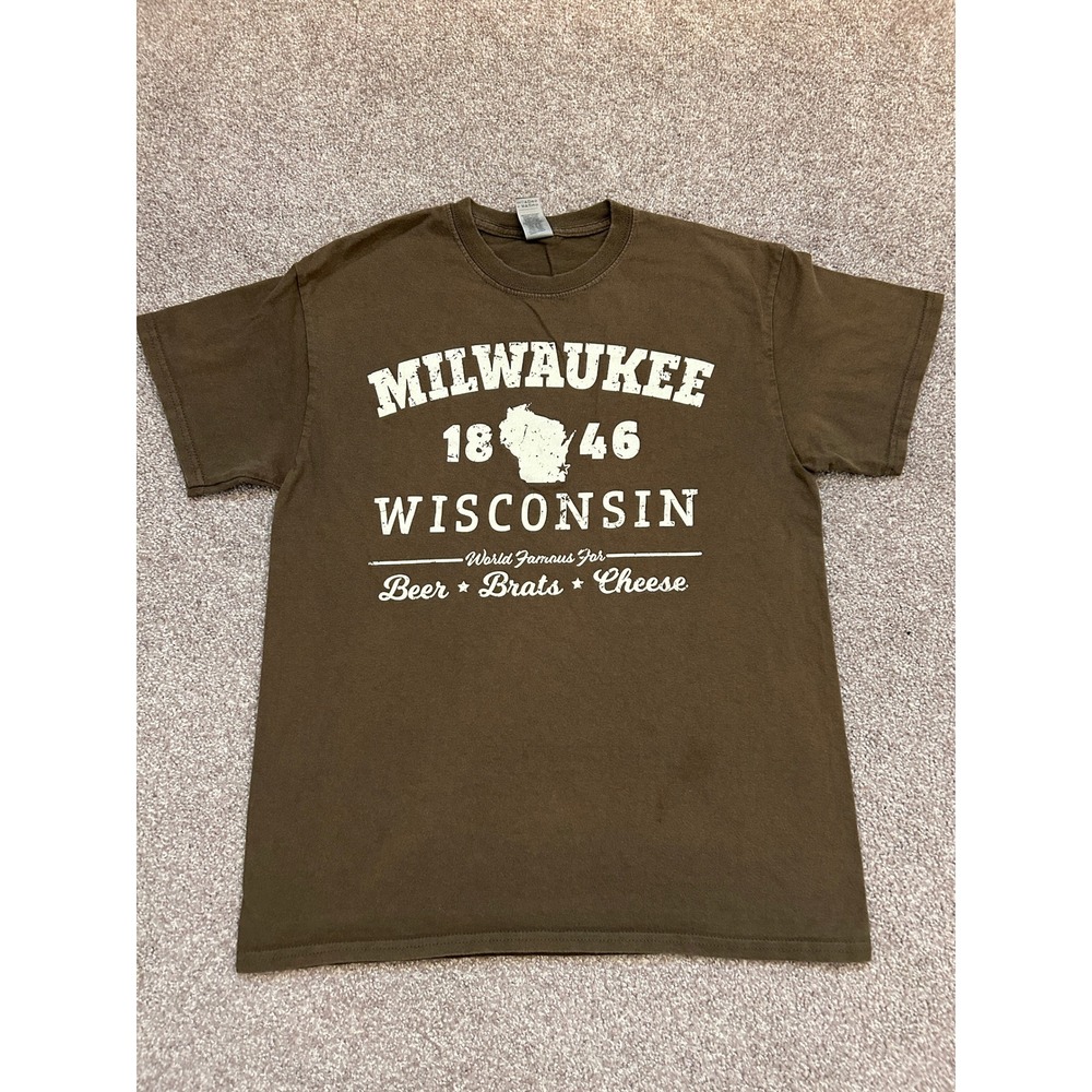Americana Milwaukee Wisconsin T-Shirt Mens Medium Brown Excellent Graphic Tee